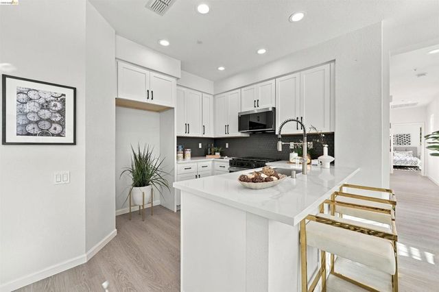 23389 Canyon Terrace Dr, Castro Valley, CA 94552
