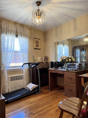 10-08 147th St, Whitestone, NY 11357