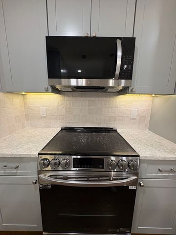 11 Burrill Pl 3, Boston, MA 02127