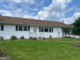 107 PICKETT RD, Dover, PA 17315