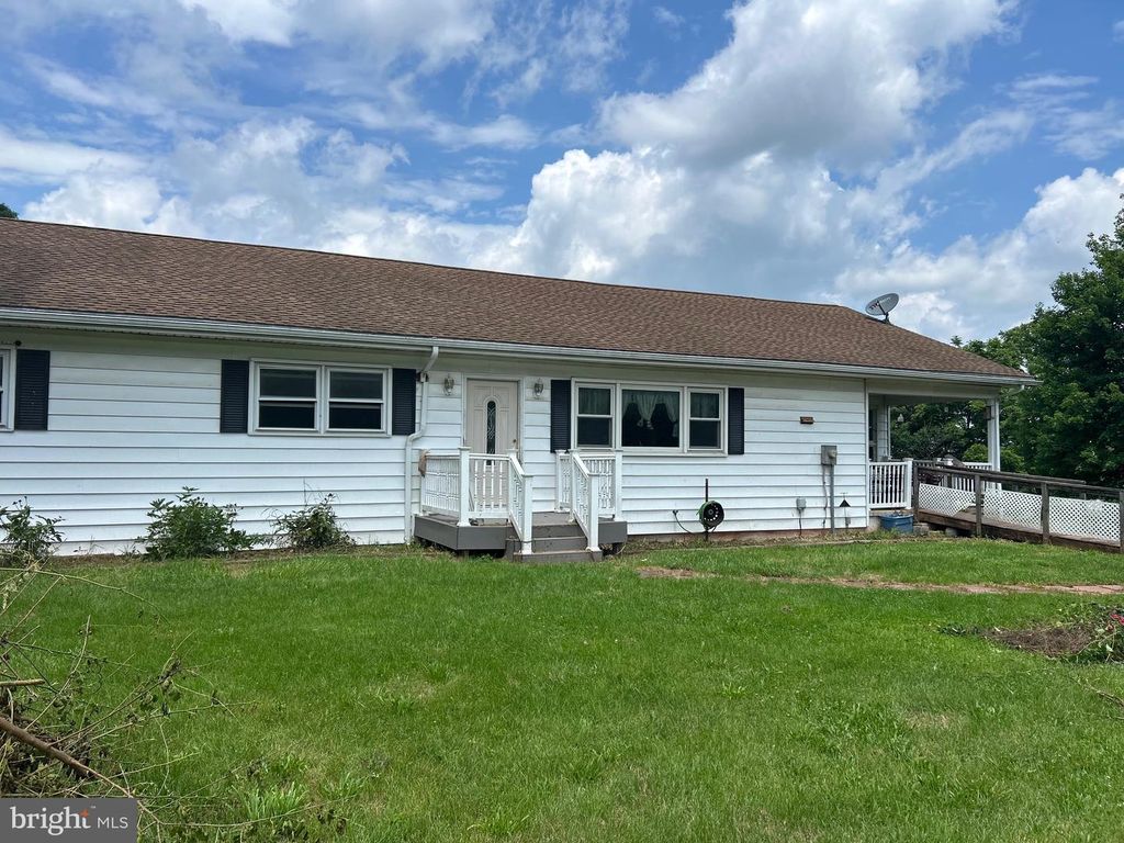 107 PICKETT RD, Dover, PA 17315