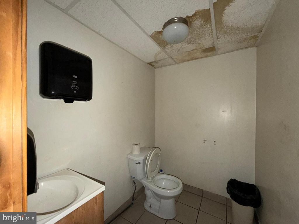 Image 10 of property listing at 2140 W BALTIMORE ST, Baltimore, MD 21223