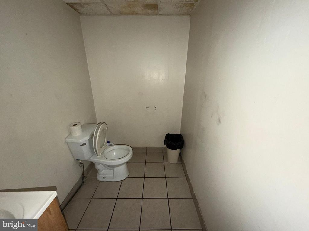 Image 11 of property listing at 2140 W BALTIMORE ST, Baltimore, MD 21223