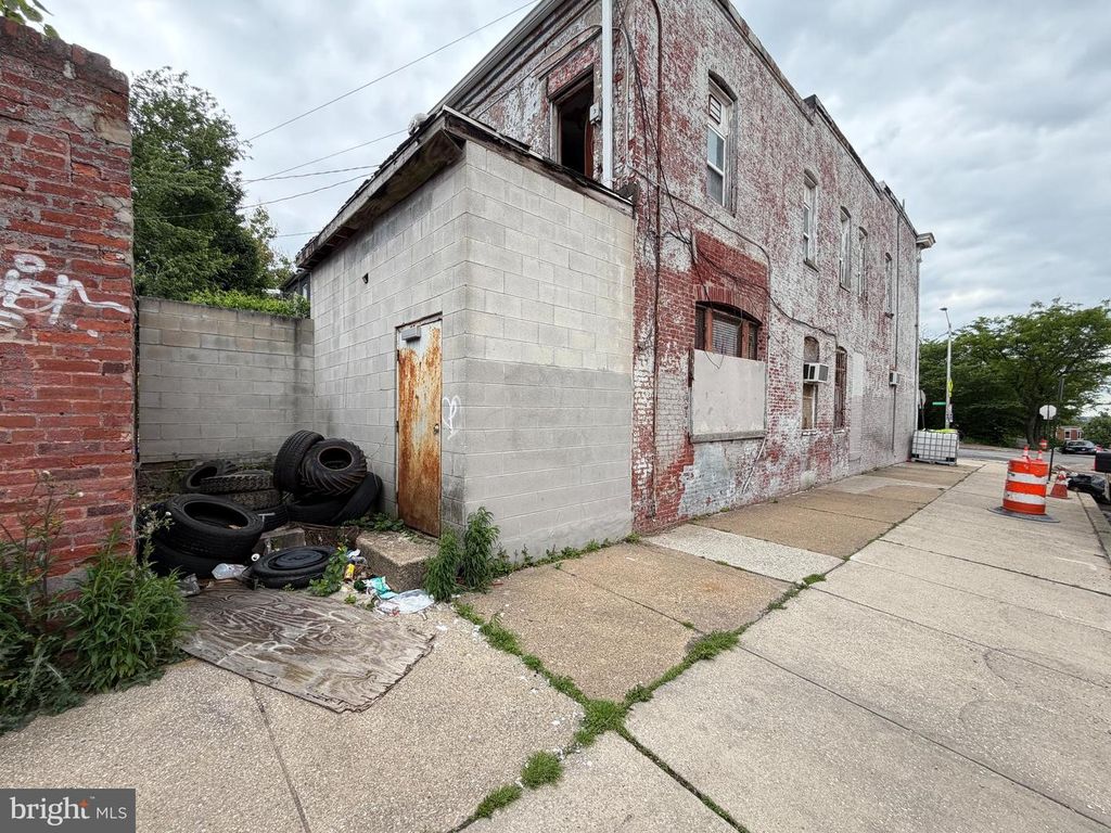 Image 20 of property listing at 2140 W BALTIMORE ST, Baltimore, MD 21223