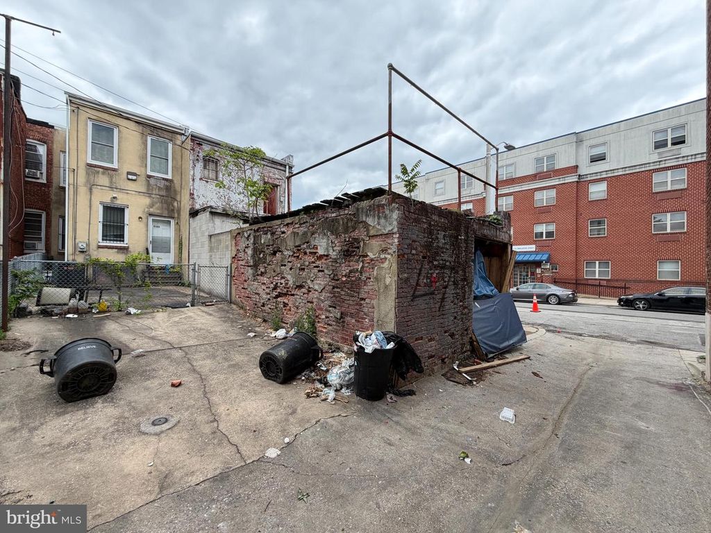 Image 22 of property listing at 2140 W BALTIMORE ST, Baltimore, MD 21223