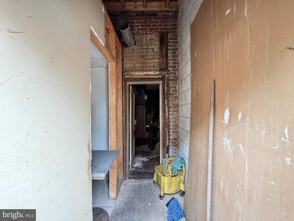 Image 3 of property listing at 2140 W BALTIMORE ST, Baltimore, MD 21223