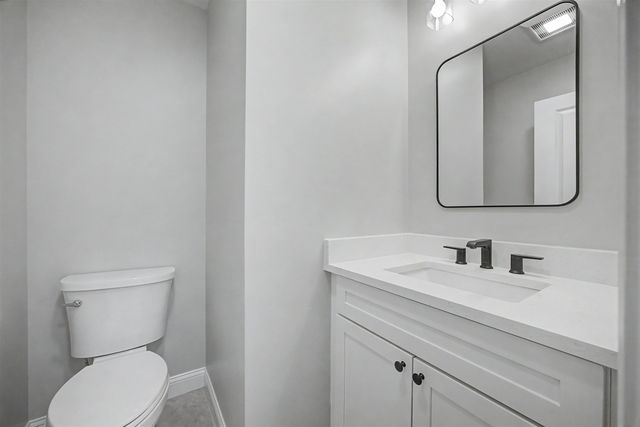 5 Blaisdell Court, Raymond, NH 03077