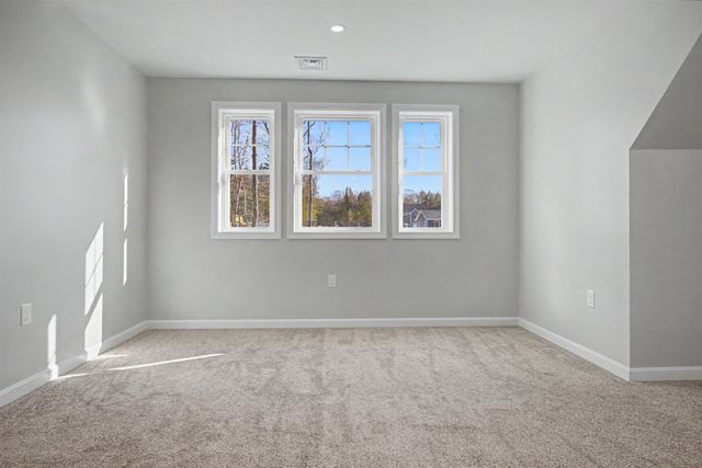 5 Blaisdell Court, Raymond, NH 03077