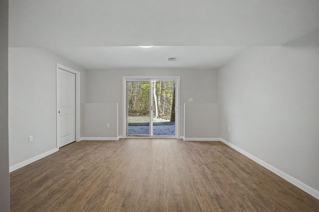 5 Blaisdell Court, Raymond, NH 03077