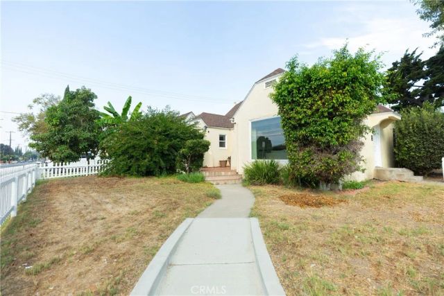 715 E Mcfadden, Santa Ana, CA 92707