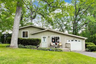 1281 Banbury Road, Mundelein, IL 60060