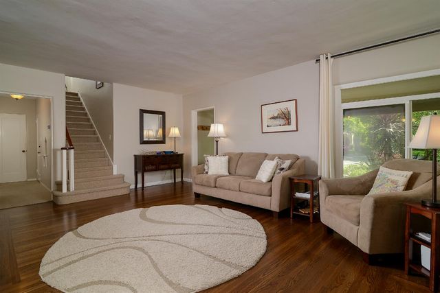 2630 Land Park Dr, Sacramento, CA 95818