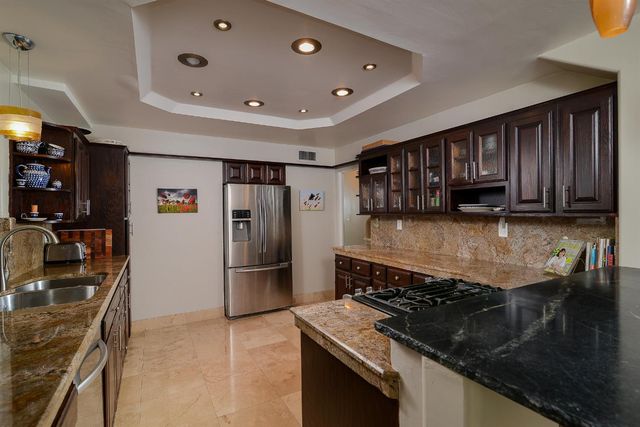 2630 Land Park Dr, Sacramento, CA 95818