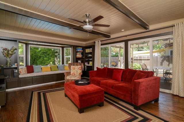 2630 Land Park Dr, Sacramento, CA 95818