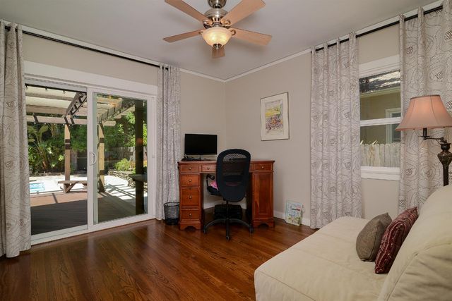 2630 Land Park Dr, Sacramento, CA 95818