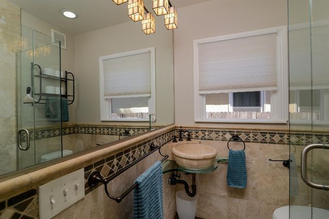 2630 Land Park Dr, Sacramento, CA 95818