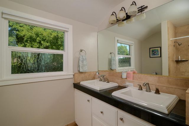 2630 Land Park Dr, Sacramento, CA 95818