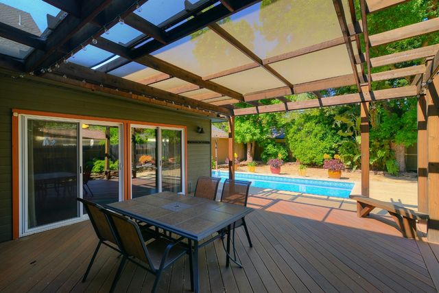 2630 Land Park Dr, Sacramento, CA 95818