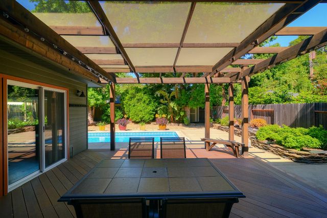 2630 Land Park Dr, Sacramento, CA 95818