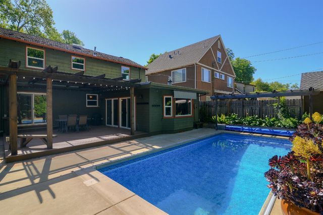 2630 Land Park Dr, Sacramento, CA 95818