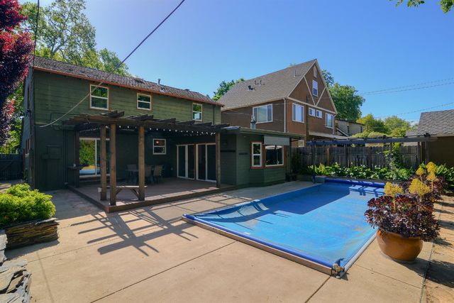 2630 Land Park Dr, Sacramento, CA 95818