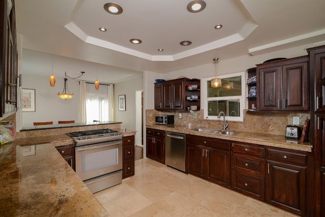 2630 Land Park Dr, Sacramento, CA 95818