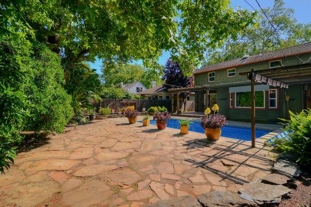 2630 Land Park Dr, Sacramento, CA 95818