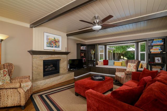 2630 Land Park Dr, Sacramento, CA 95818