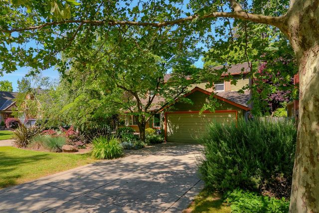 2630 Land Park Dr, Sacramento, CA 95818