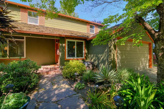 2630 Land Park Dr, Sacramento, CA 95818