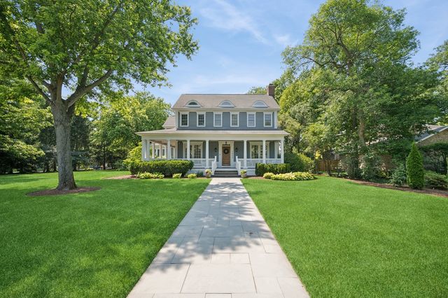 1025 Mohawk Road, Wilmette, IL 60091