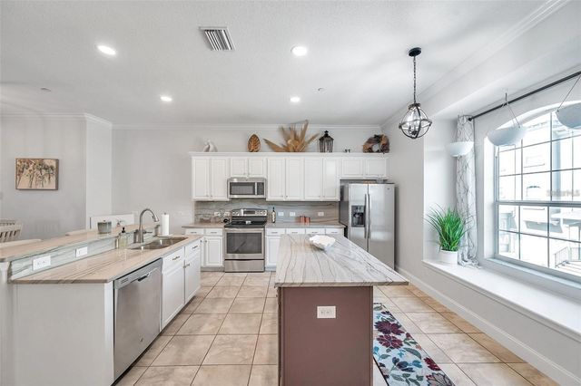 10050 BAYOU GRANDE AVENUE, Seminole, FL 33772