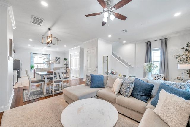 10050 BAYOU GRANDE AVENUE, Seminole, FL 33772