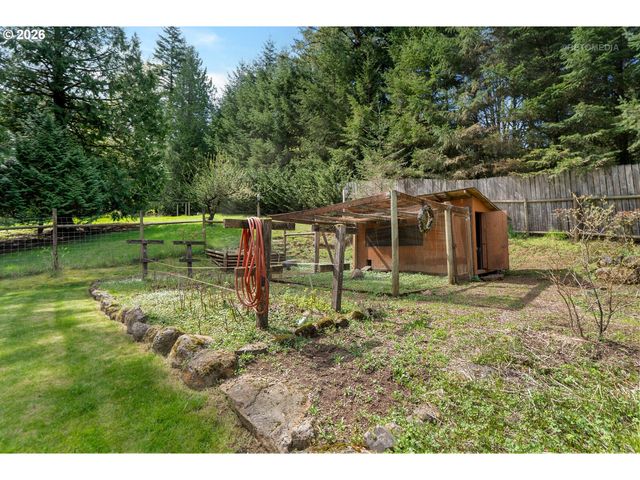 26020 Sw HEATON CREEK Dr, Newberg, OR 97132