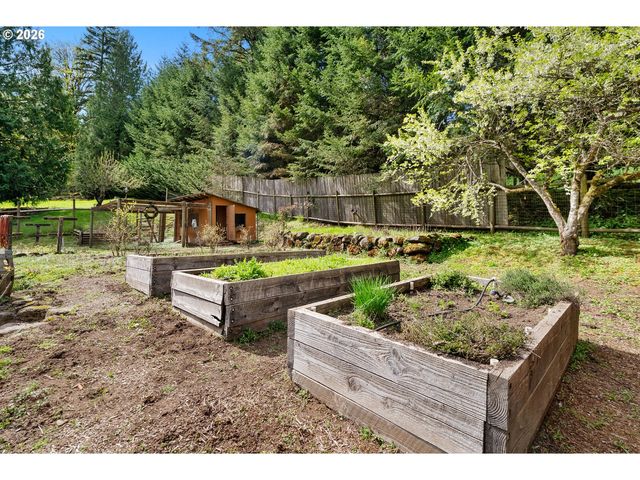 26020 Sw HEATON CREEK Dr, Newberg, OR 97132