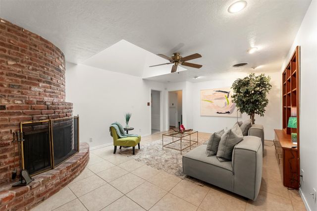 5623 Dumfries Drive, Houston, TX 77096