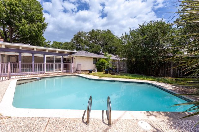 5623 Dumfries Drive, Houston, TX 77096