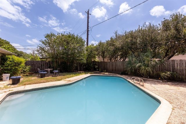 5623 Dumfries Drive, Houston, TX 77096