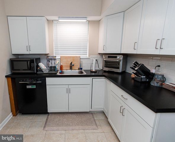 219 KNOLL DR, Blackwood, NJ 08012