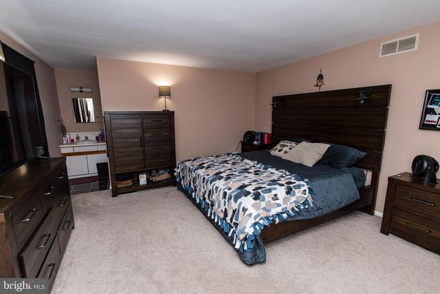 219 KNOLL DR, Blackwood, NJ 08012