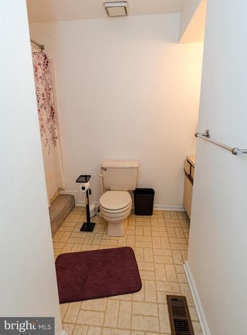 219 KNOLL DR, Blackwood, NJ 08012