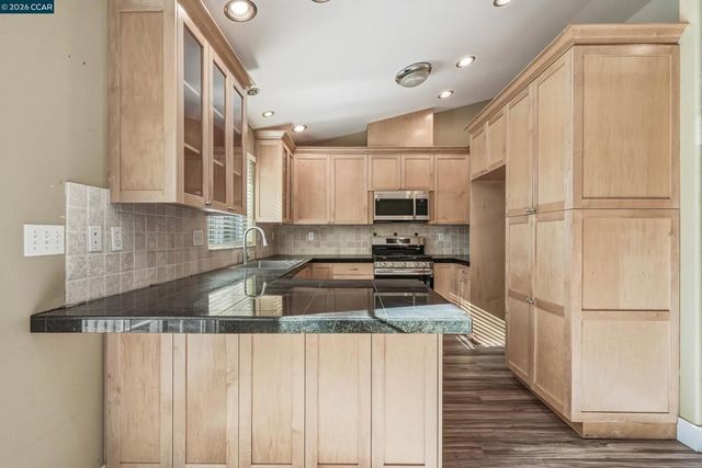 18357 Deer Hill Rd, Hidden Valley Lake, CA 95467