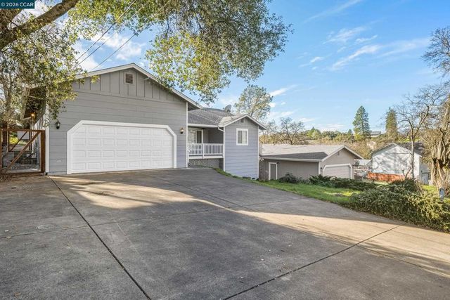 18357 Deer Hill Rd, Hidden Valley Lake, CA 95467