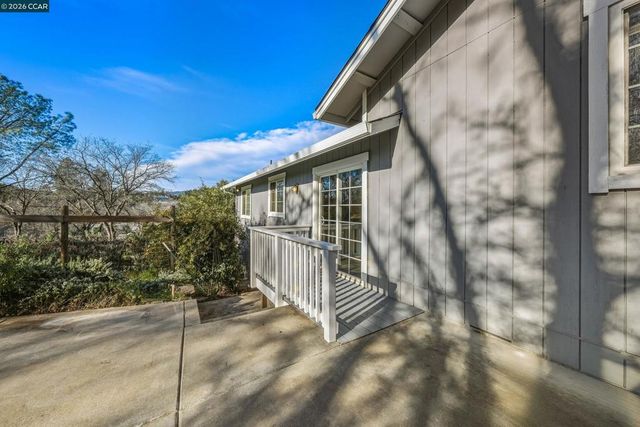 18357 Deer Hill Rd, Hidden Valley Lake, CA 95467