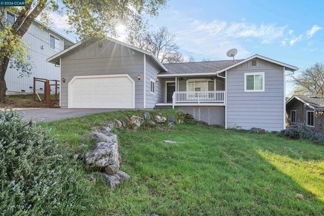 18357 Deer Hill Rd, Hidden Valley Lake, CA 95467