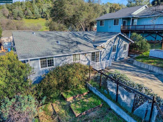 18357 Deer Hill Rd, Hidden Valley Lake, CA 95467