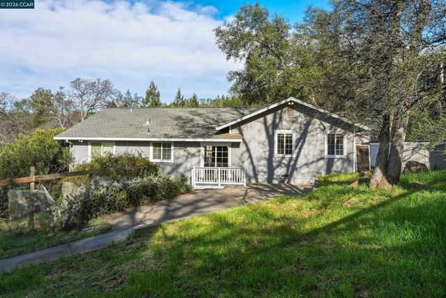 18357 Deer Hill Rd, Hidden Valley Lake, CA 95467