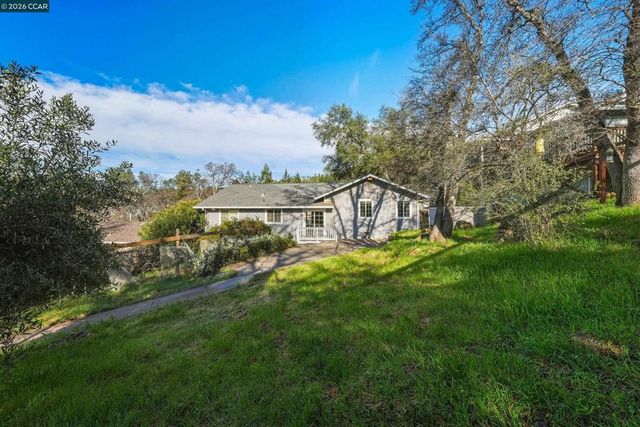 18357 Deer Hill Rd, Hidden Valley Lake, CA 95467