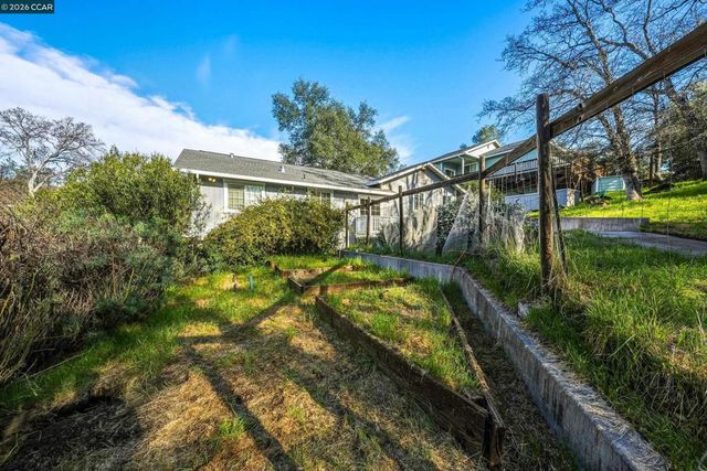 18357 Deer Hill Rd, Hidden Valley Lake, CA 95467