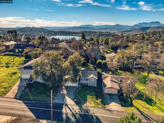 18357 Deer Hill Rd, Hidden Valley Lake, CA 95467